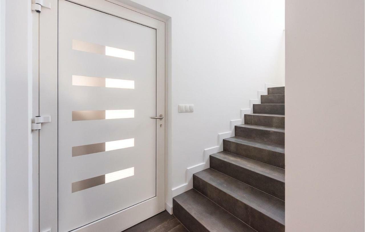 Cozy Apartment In Brodarica With Wifi Екстериор снимка